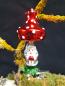 Preview: Fliegenpilz mit Weihnachtsmann am Zwicker Christbaumschmuck