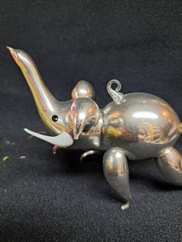 Elefant mit großen Ohren Tiere