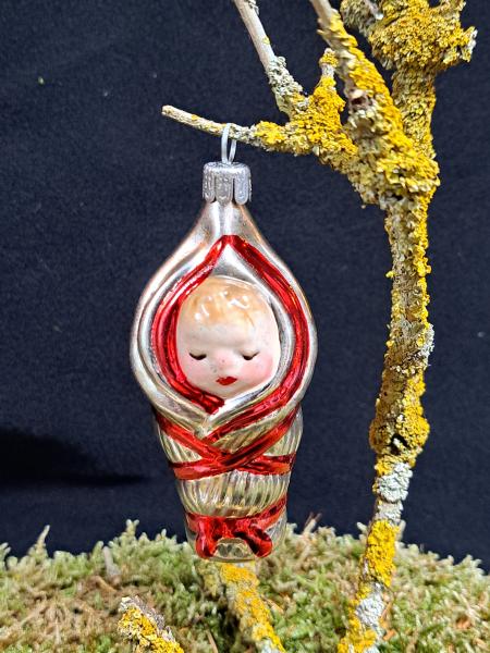 Baby gewickelt Geburt Taufe
