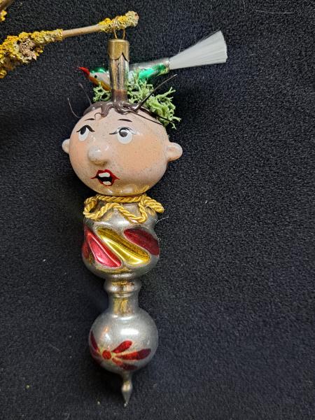 Mädchen mit  Vogel feine handbemalung