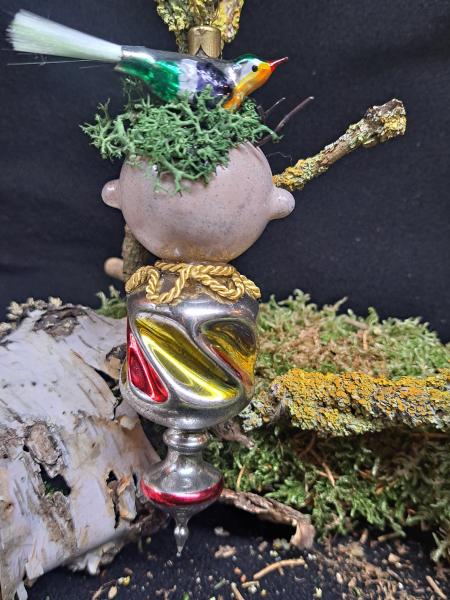 Mädchen mit  Vogel feine handbemalung