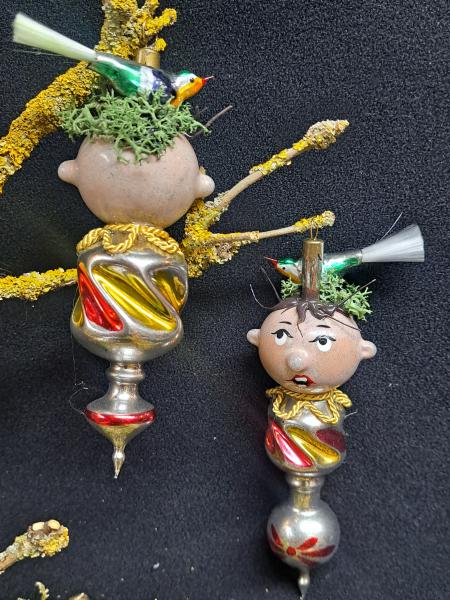 Mädchen mit  Vogel feine handbemalung