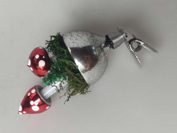Brunnen mit Pilzen